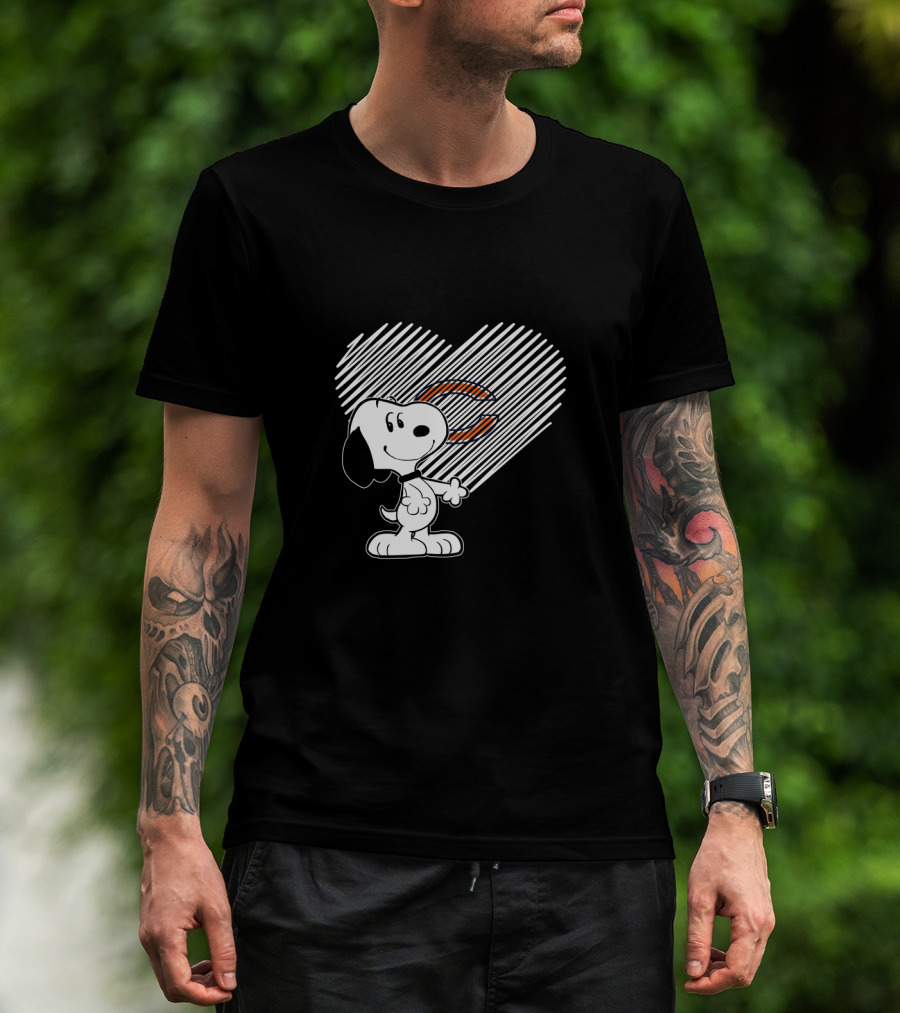 Snoopy Loves Chicago Bears Heart Design For Fans T-Shirt