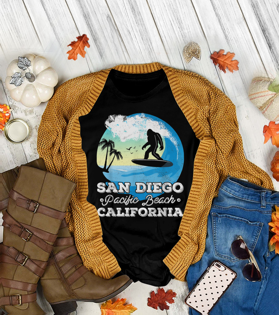 San Diego Pacific Beach California Bigfoot Surfer Adventure Scene T-Shirt