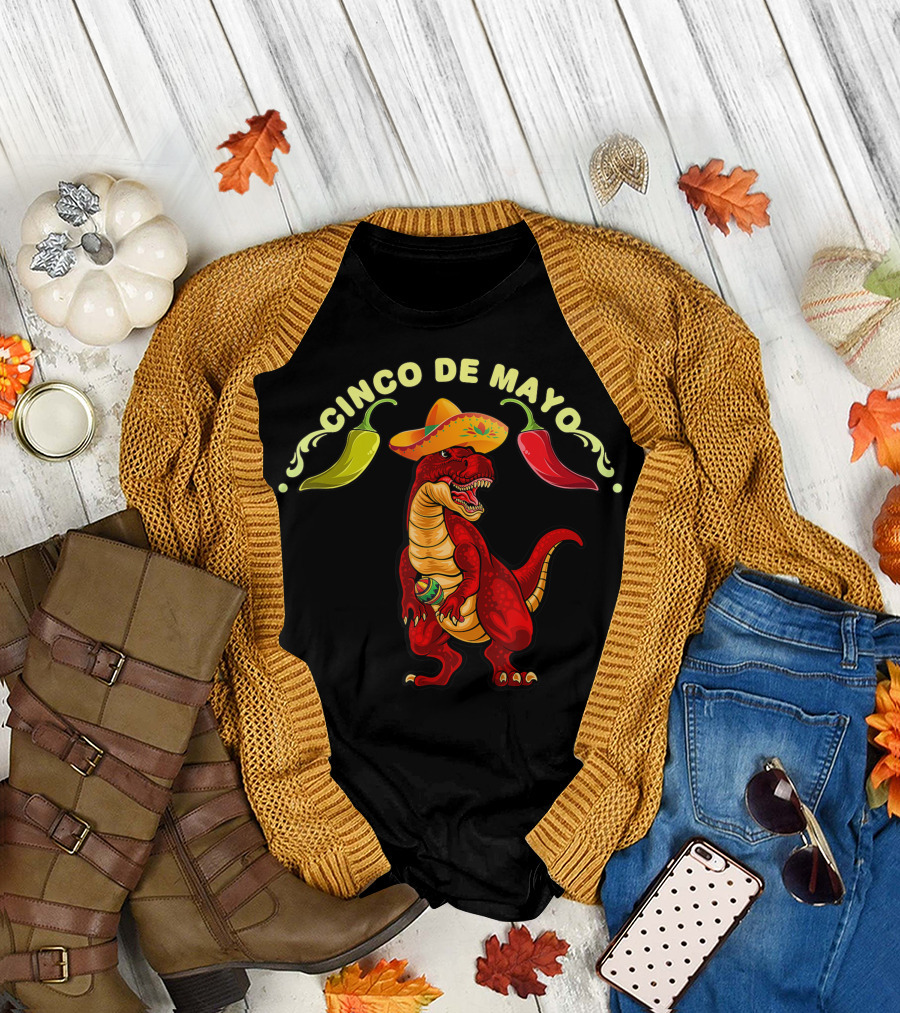 Cinco De Mayo Dinosaur Tyrannosaurus Sombrero Maracas Fiesta 5 De Mayo T-Shirt