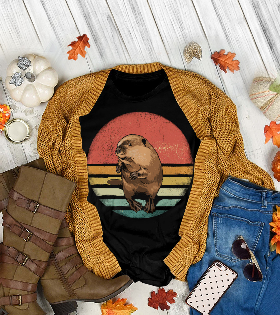Retro Vintage Castor Nature Lover with Striped Sunset Circle T-Shirt