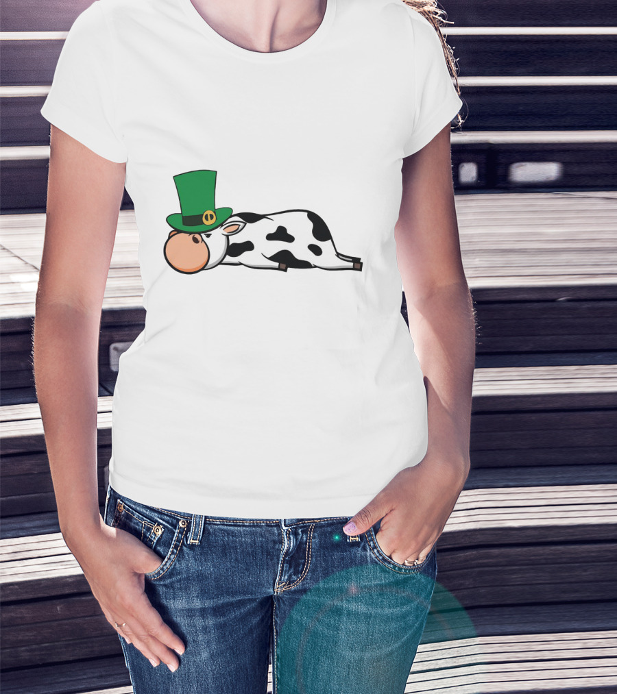 St Patricks Day Drunken Beer Party Cow With Irish Leprechaun Hat T-Shirt