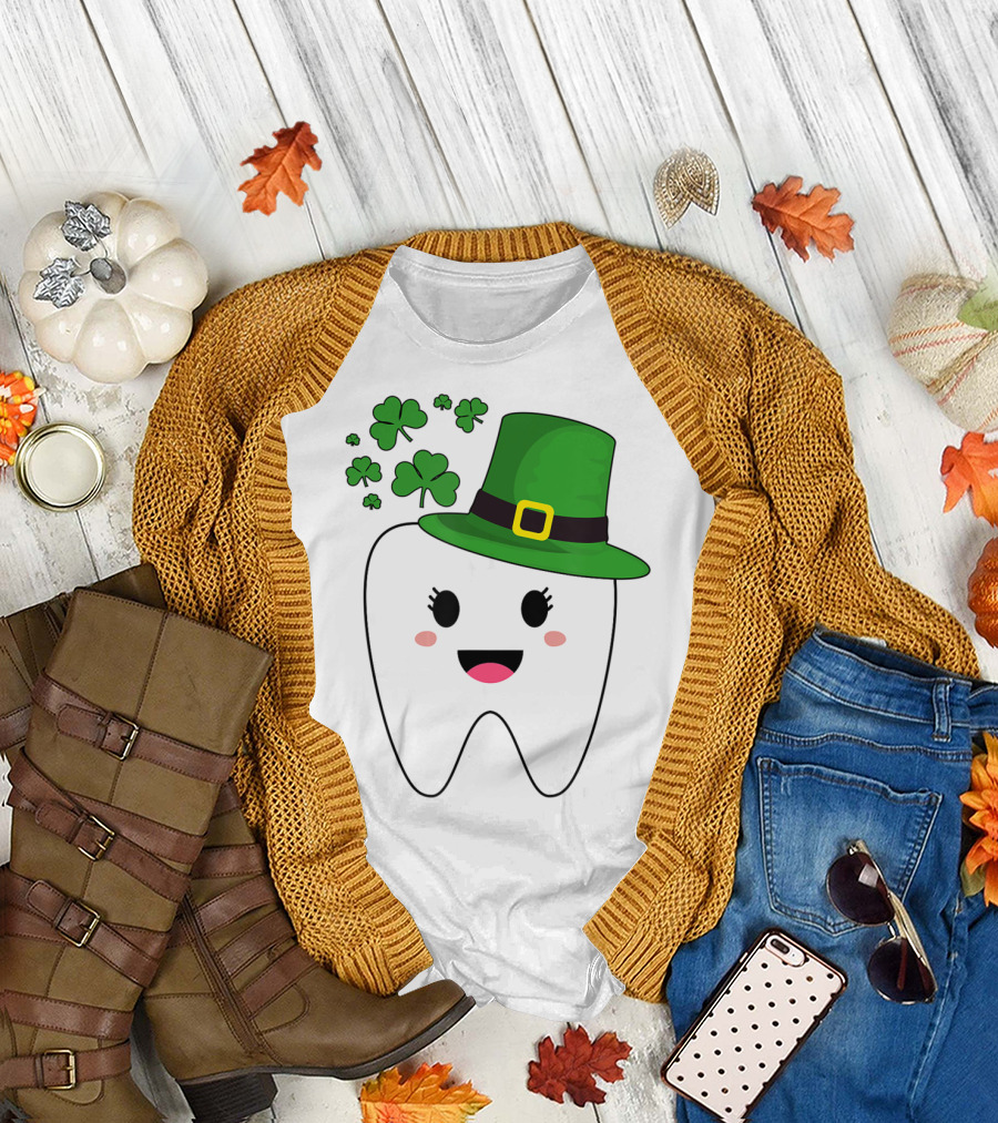 Cute Tooth With Hat Dental Assistant Shamrock St Patrick's Day T-Shirt