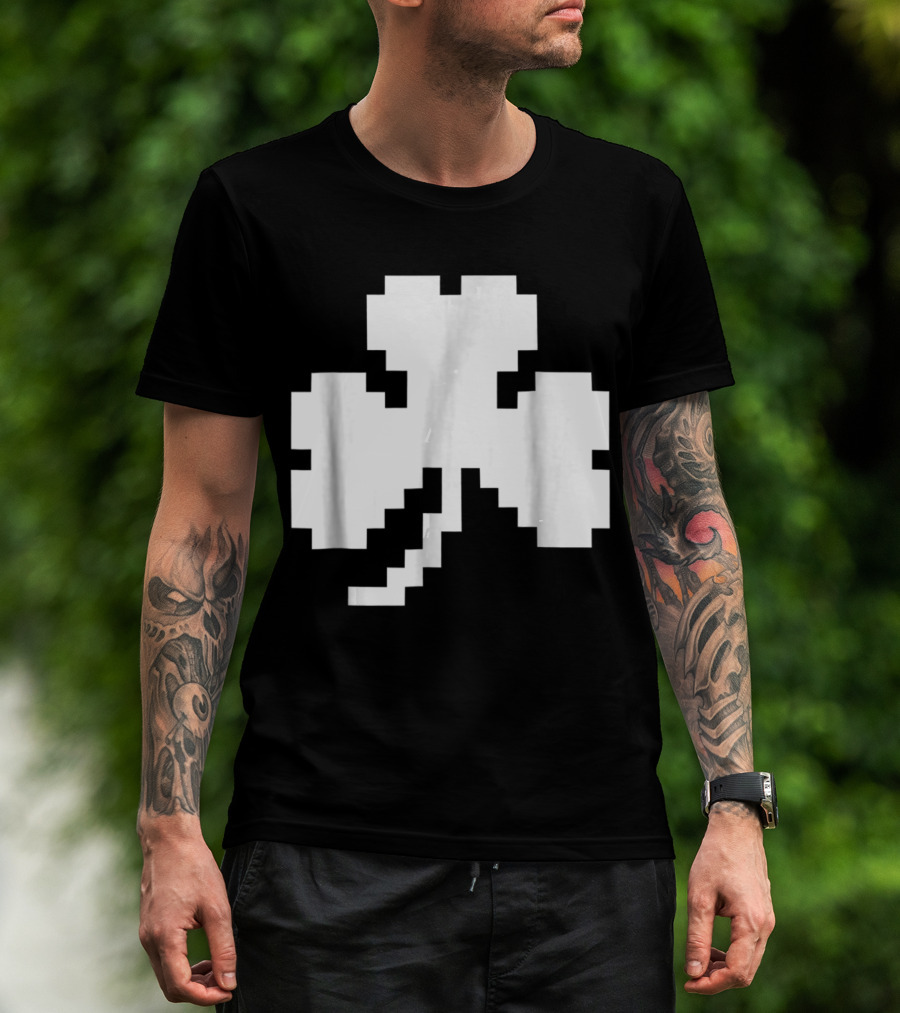 Clover Pixel Irish Shamrock Retro Gaming T-Shirt