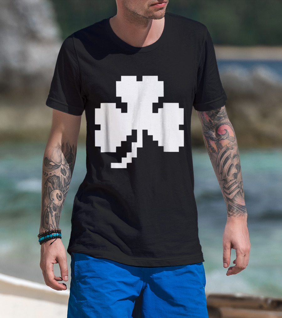 Clover Pixel Irish Shamrock Retro Gaming T-Shirt