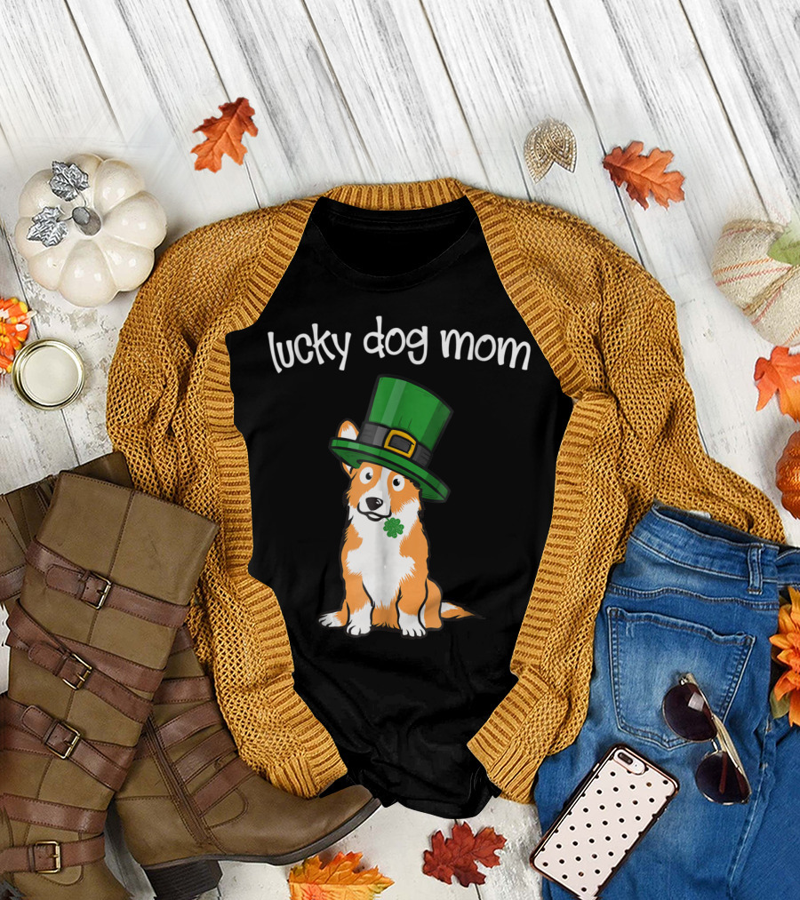 Lucky Dog Mom St Patricks Day Corgi T-Shirt
