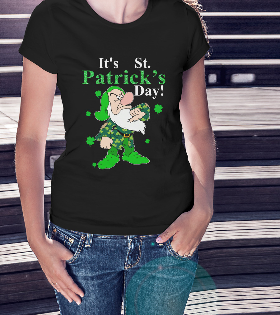 It's St Patrick's Day Grumpy Dwarf Shamrocks Green T-Shirt