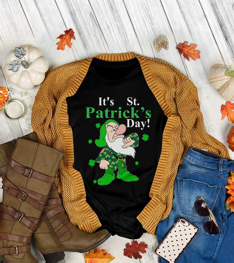 It's St Patrick's Day Grumpy Dwarf Shamrocks Green T-Shirt