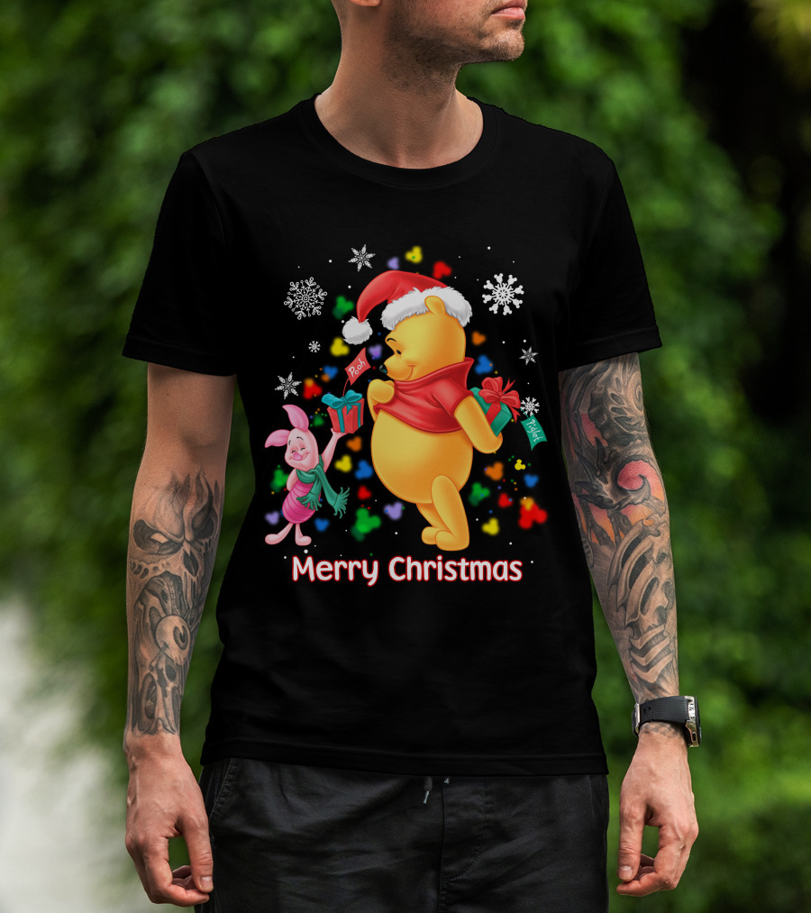 Merry Christmas Pooh And Piglet Snowflakes And Presents T-Shirt