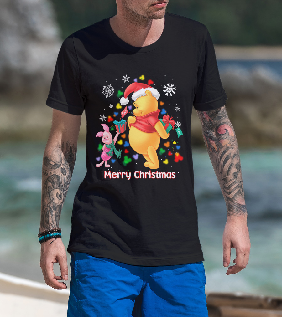 Merry Christmas Pooh And Piglet Snowflakes And Presents T-Shirt