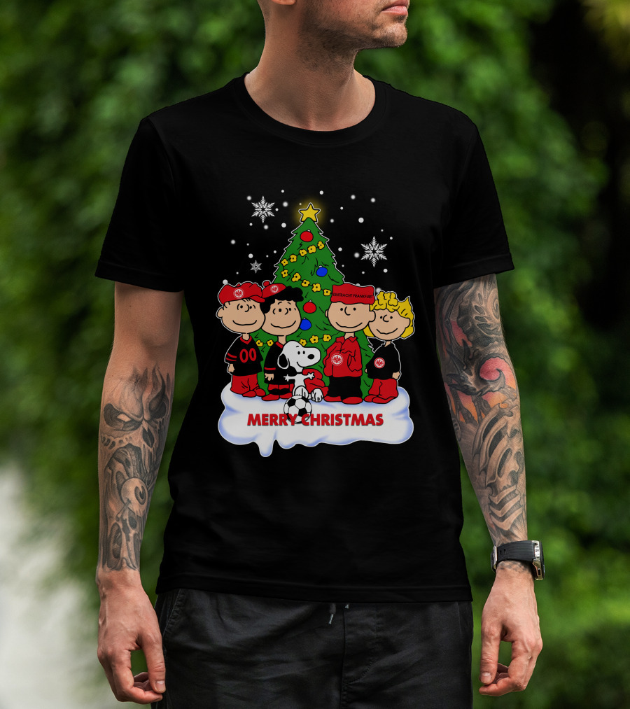Eintracht Frankfurt Peanuts Merry Christmas With Snoopy And Christmas Tree T-Shirt