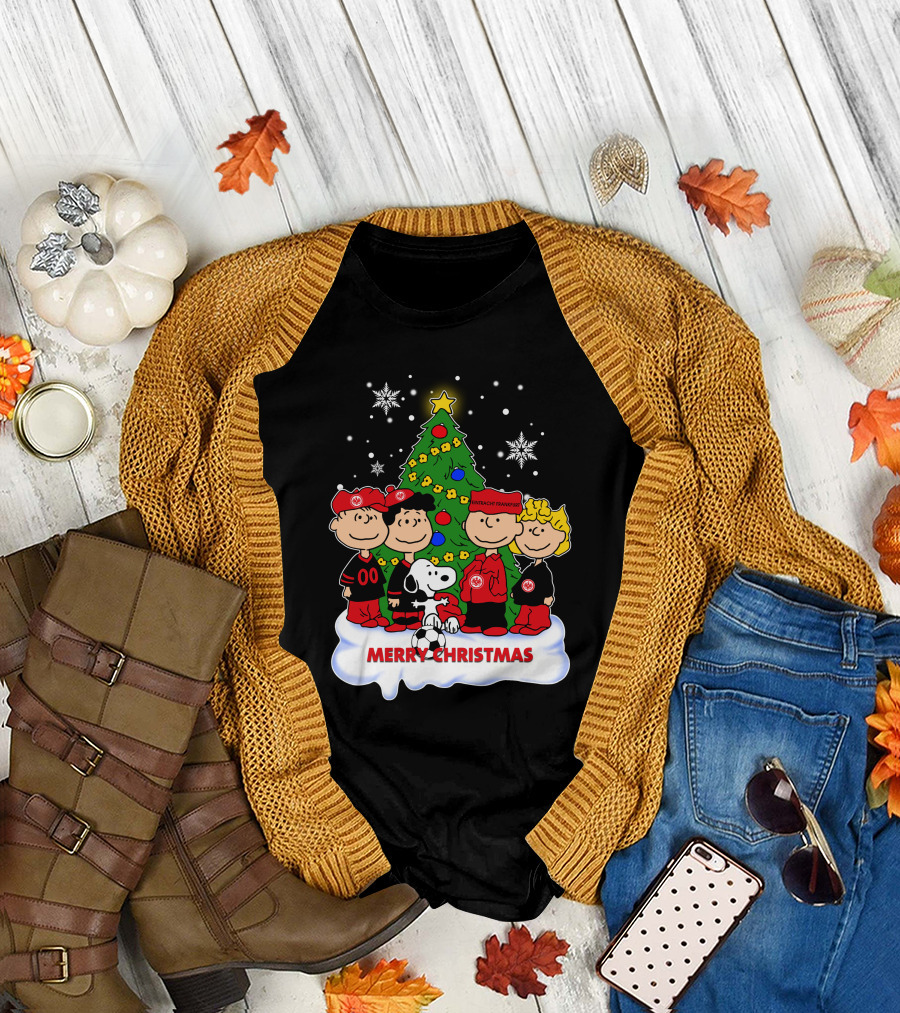 Eintracht Frankfurt Peanuts Merry Christmas with Snoopy and Christmas Tree T-Shirt