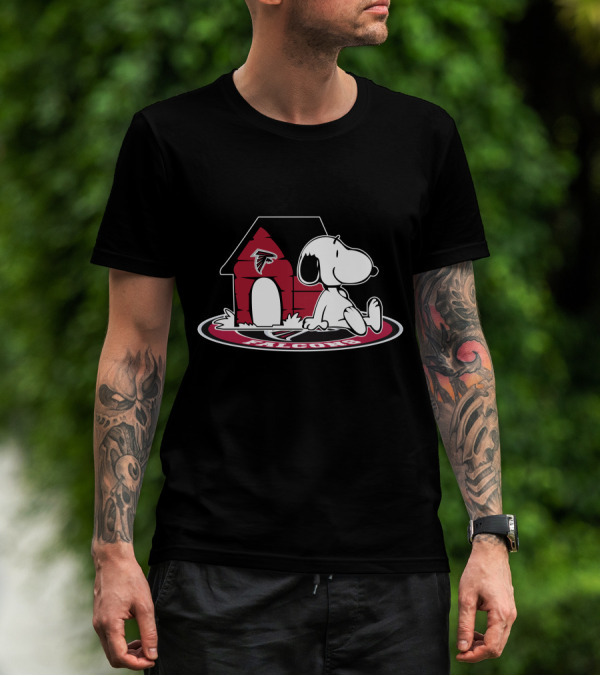 Atlanta Falcons Snoopy Doghouse Fan Forever T-Shirt