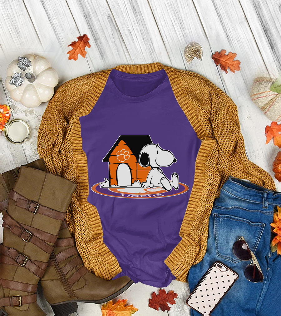 Clemson Tigers Football Forever Snoopy Doghouse Fan T-Shirt
