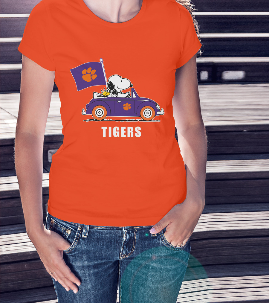 Clemson Tigers Snoopy Driving With Woodstock In Purple Car T-Shirt