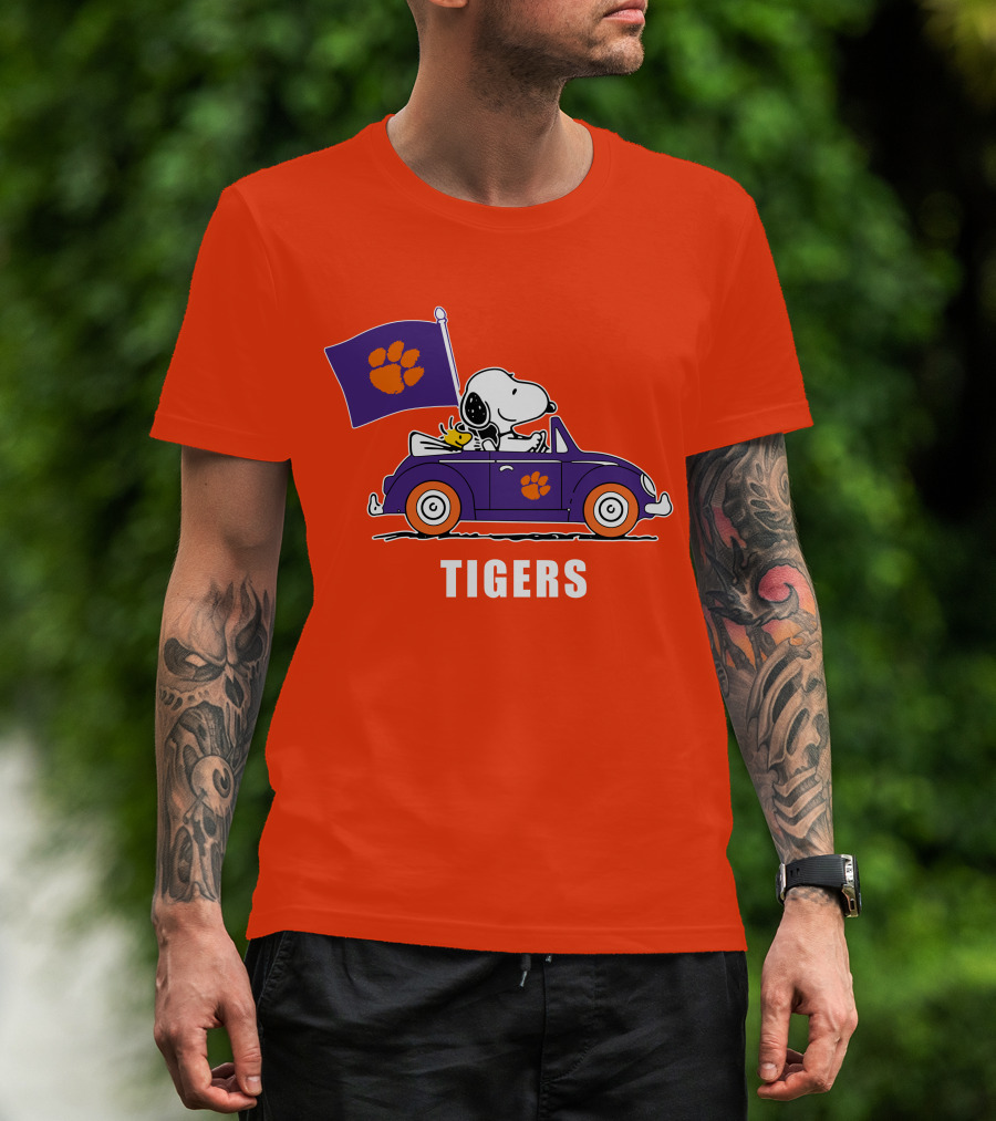 Clemson Tigers Snoopy Driving With Woodstock In Purple Car T-Shirt