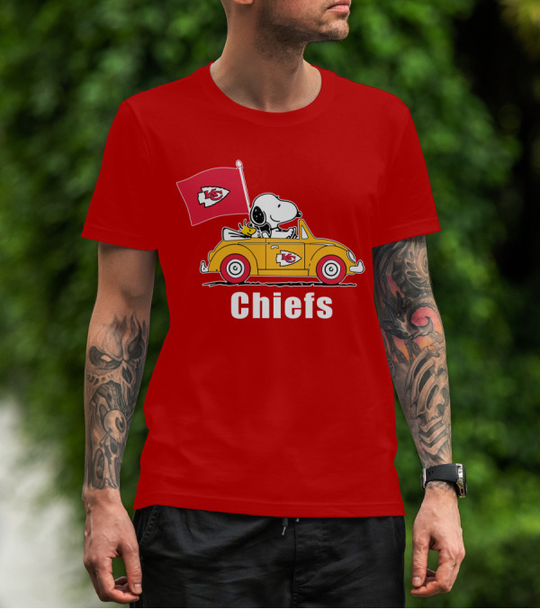 Kansas City Chiefs Snoopy Riding With Woodstock In Yellow Car T-Shirt