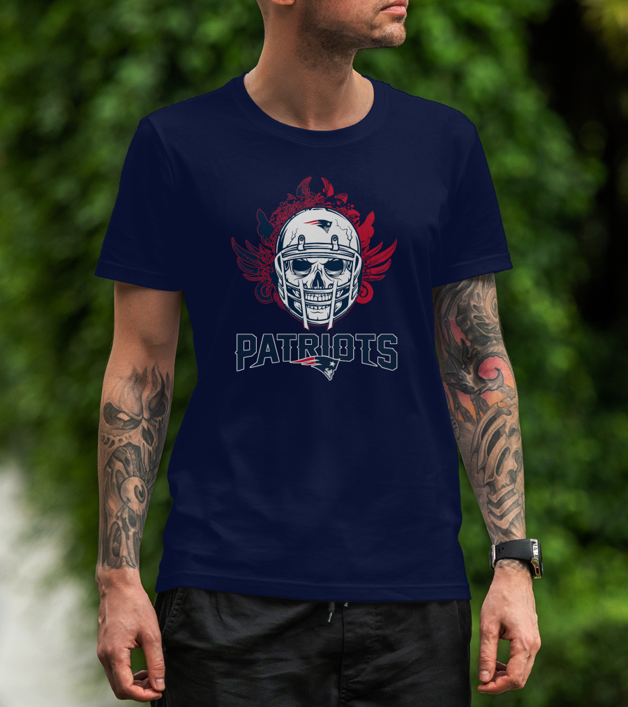 New England Patriots Skull Helmet Sports T-Shirt