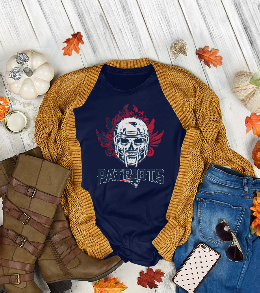 New England Patriots Skull Helmet Sports T-Shirt