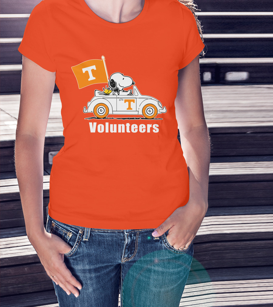 Tennessee Volunteers Snoopy Driving With T Flag T-Shirt