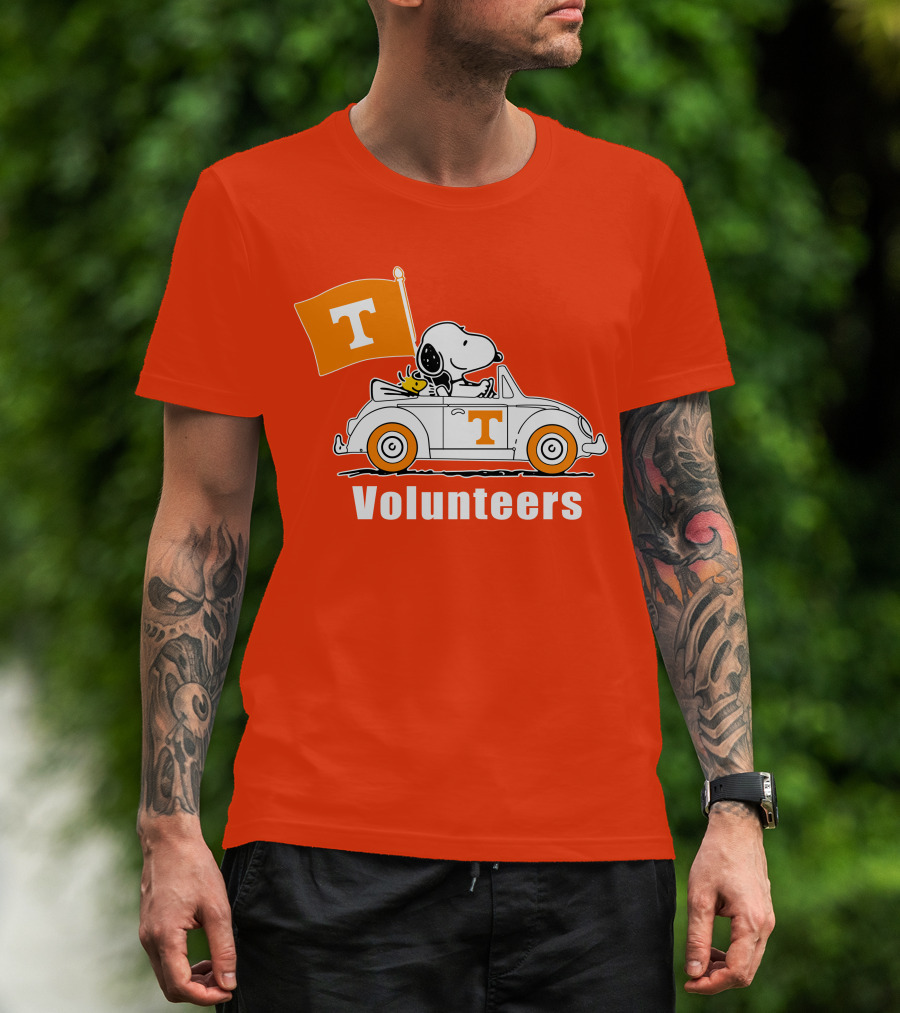 Tennessee Volunteers Snoopy Driving With T Flag T-Shirt
