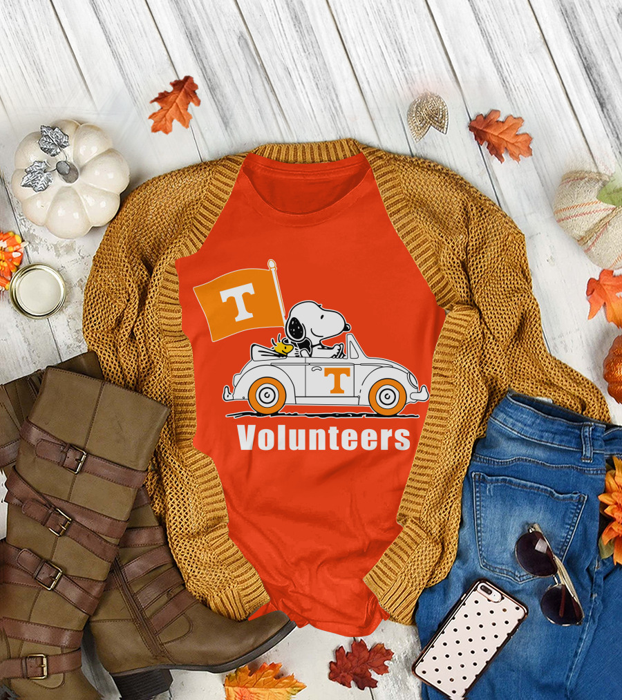 Tennessee Volunteers Snoopy Driving with T Flag T-Shirt