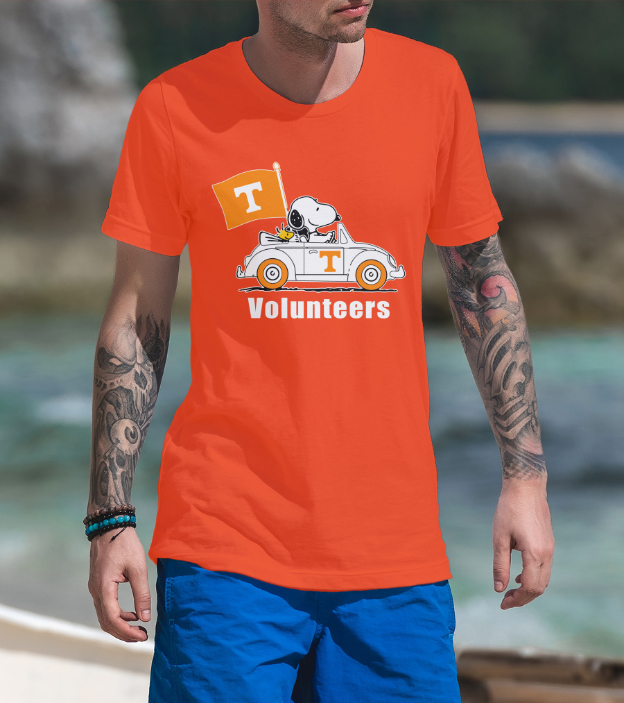 Tennessee Volunteers Snoopy Driving With T Flag T-Shirt