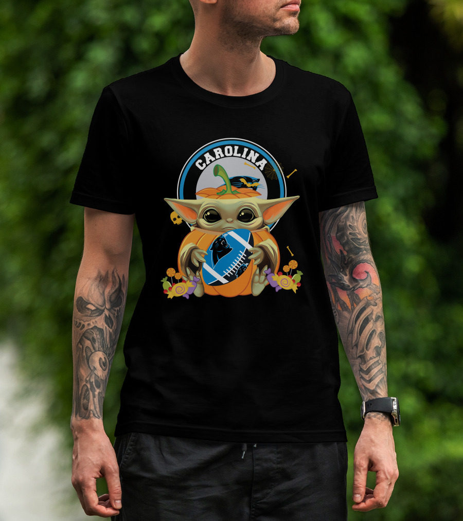 Halloween Pumpkin Baby Yoda Carolina Panthers Football Hug T-Shirt