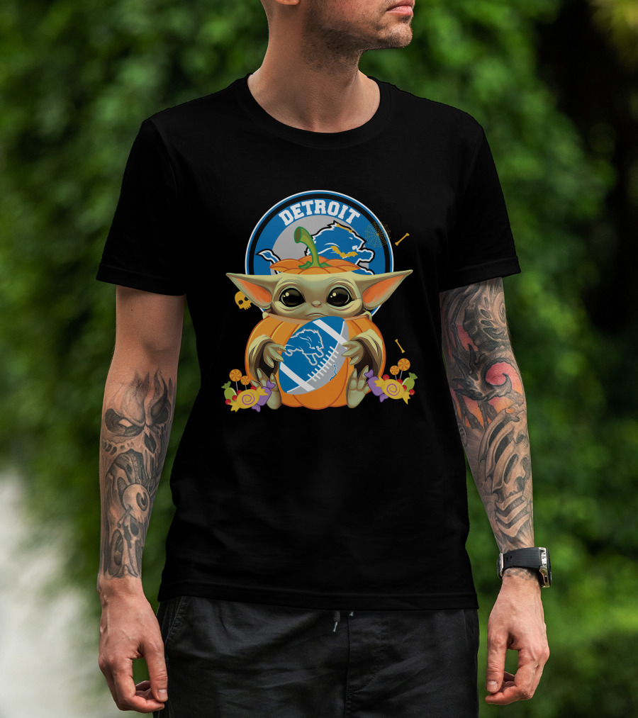 Halloween Pumpkin Baby Yoda Holding Detroit Lions Football With Logo And Candy T-Shirt