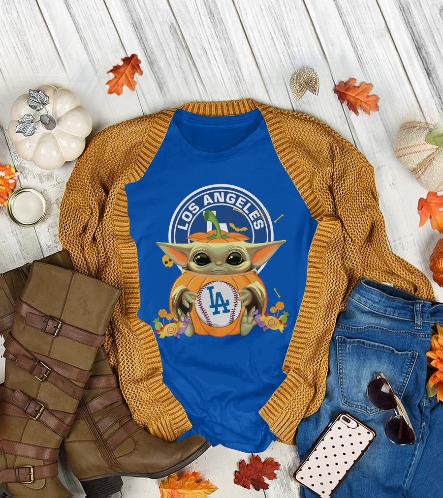 Los Angeles Dodgers Halloween Baby Yoda Hugging Pumpkin T-Shirt
