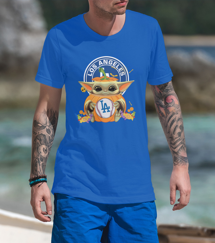 Los Angeles Dodgers Halloween Baby Yoda Hugging Pumpkin T-Shirt