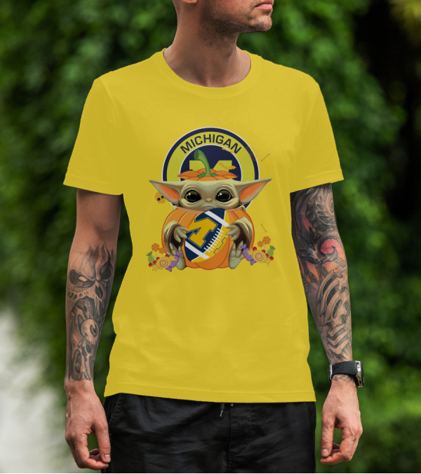 Halloween Pumpkin Baby Yoda Hug Michigan Wolverines Football T-Shirt