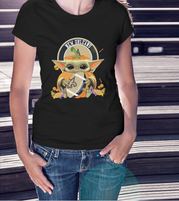 Halloween Pumpkin Baby Yoda Hug New Orleans Saints Football T-Shirt