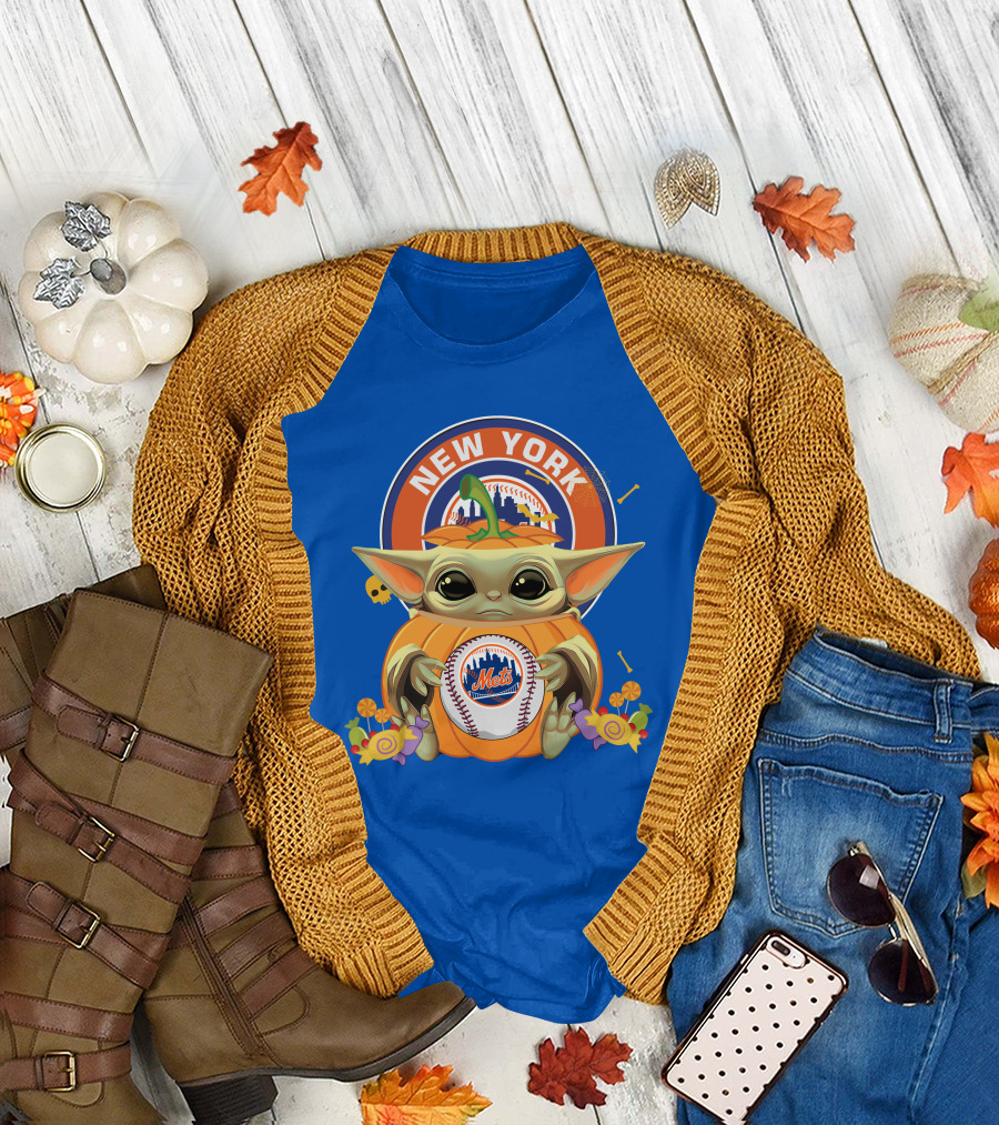 Halloween Pumpkin Baby Yoda Holding New York Mets Baseball with City Skyline T-Shirt