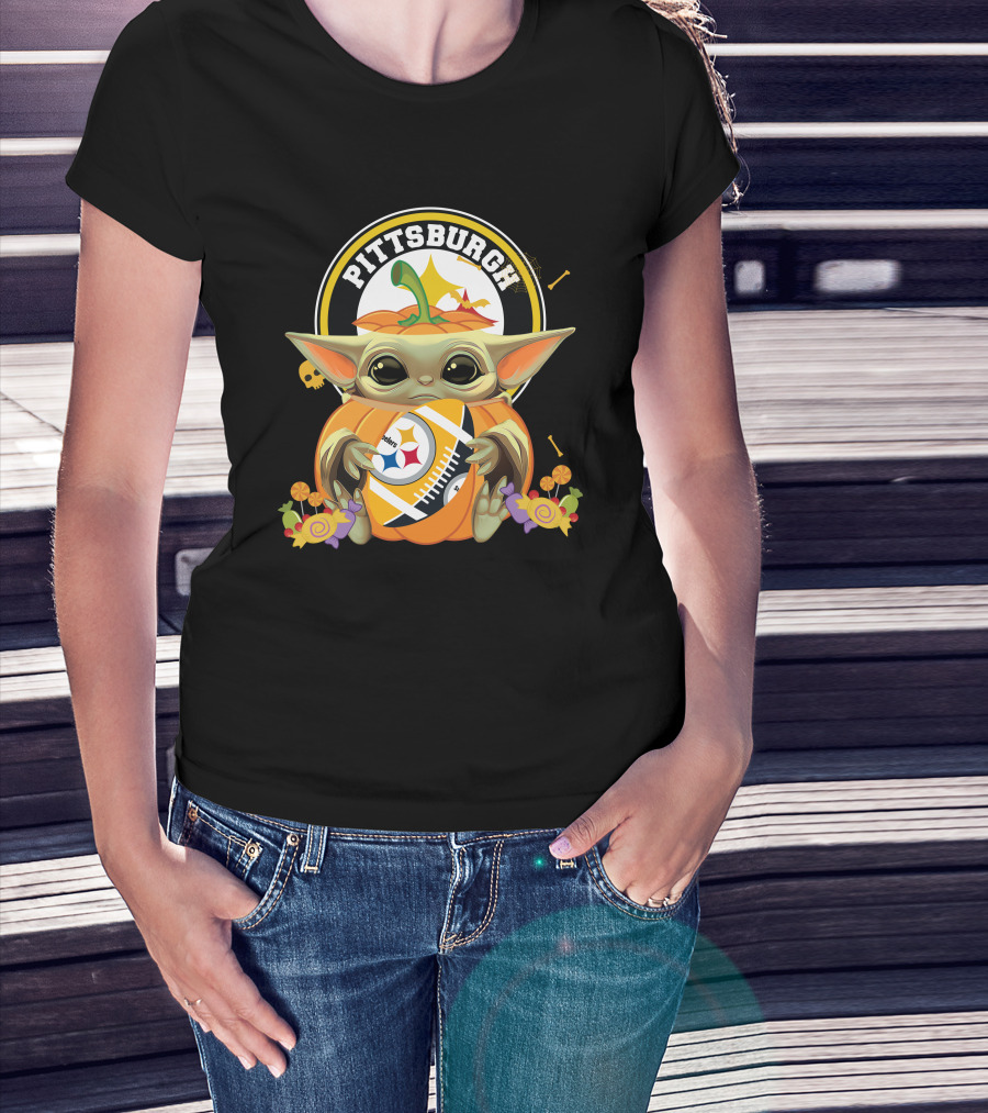 Halloween Pumpkin Baby Yoda Hug Pittsburgh Steelers T-Shirt