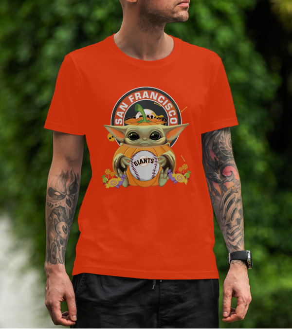 San Francisco Giants Halloween Baby Yoda Pumpkin Hug Baseball T-Shirt