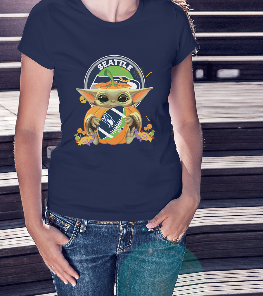 Seattle Seahawks Halloween Pumpkin Baby Yoda Hug T-Shirt