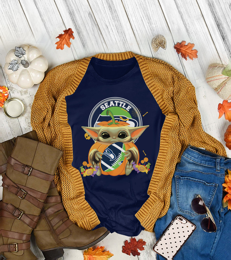 Seattle Seahawks Halloween Pumpkin Baby Yoda Hug T-Shirt