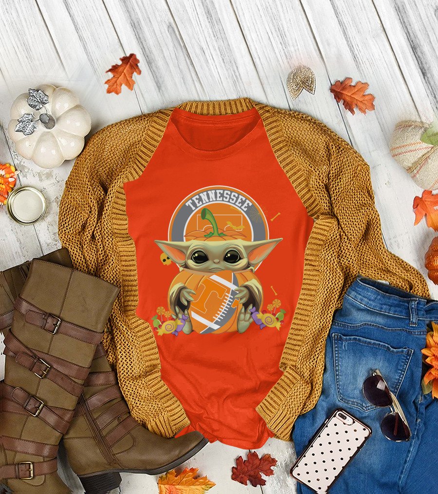 Tennessee Volunteers Halloween Pumpkin Baby Yoda Hug Football T-Shirt