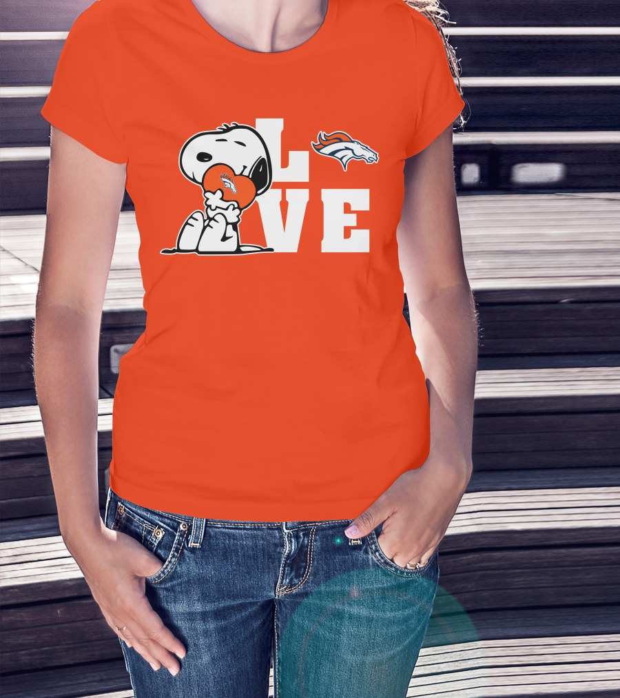 Snoopy Hugging Heart Denver Broncos Love T-Shirt
