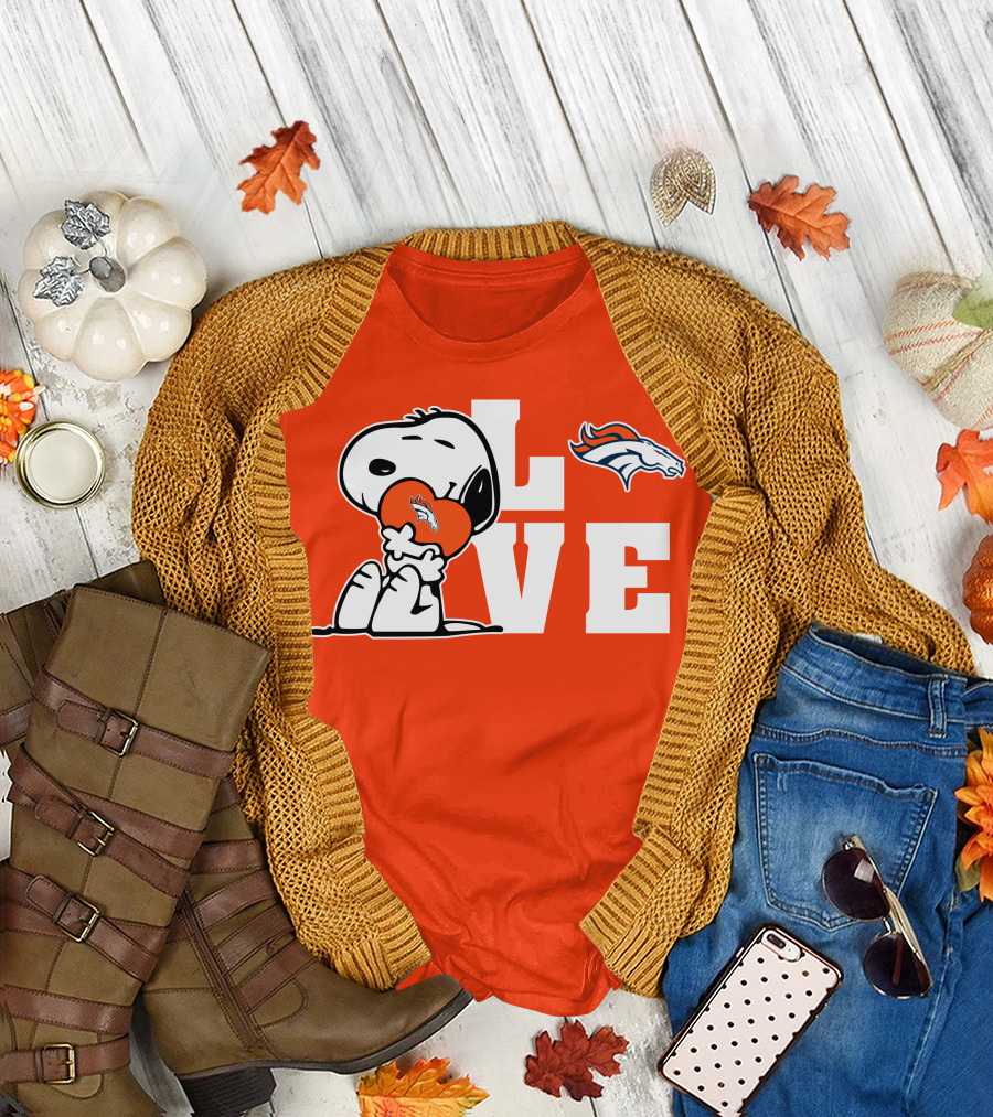 Snoopy Hugging Heart Denver Broncos Love T-Shirt