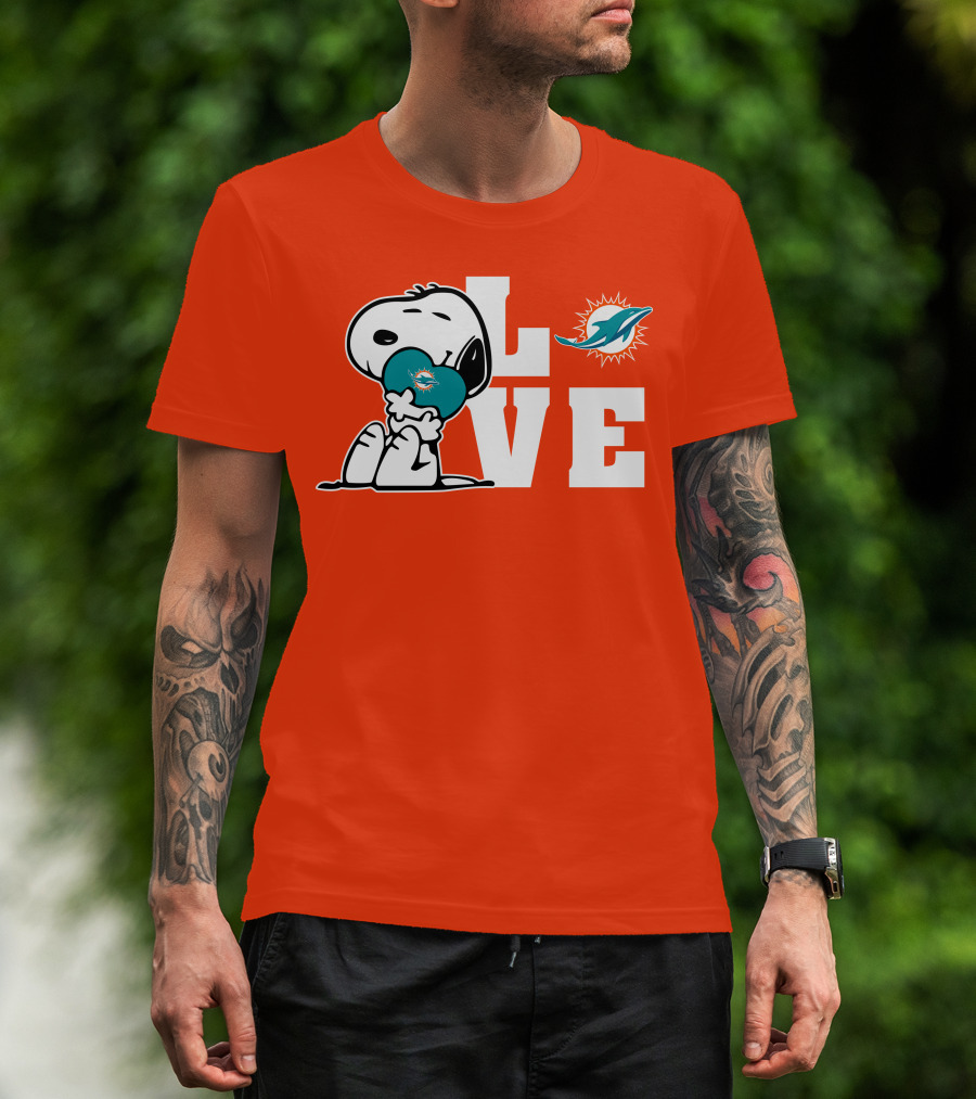 Snoopy Love Miami Dolphins Nfl Football Peanuts Fan T-Shirt