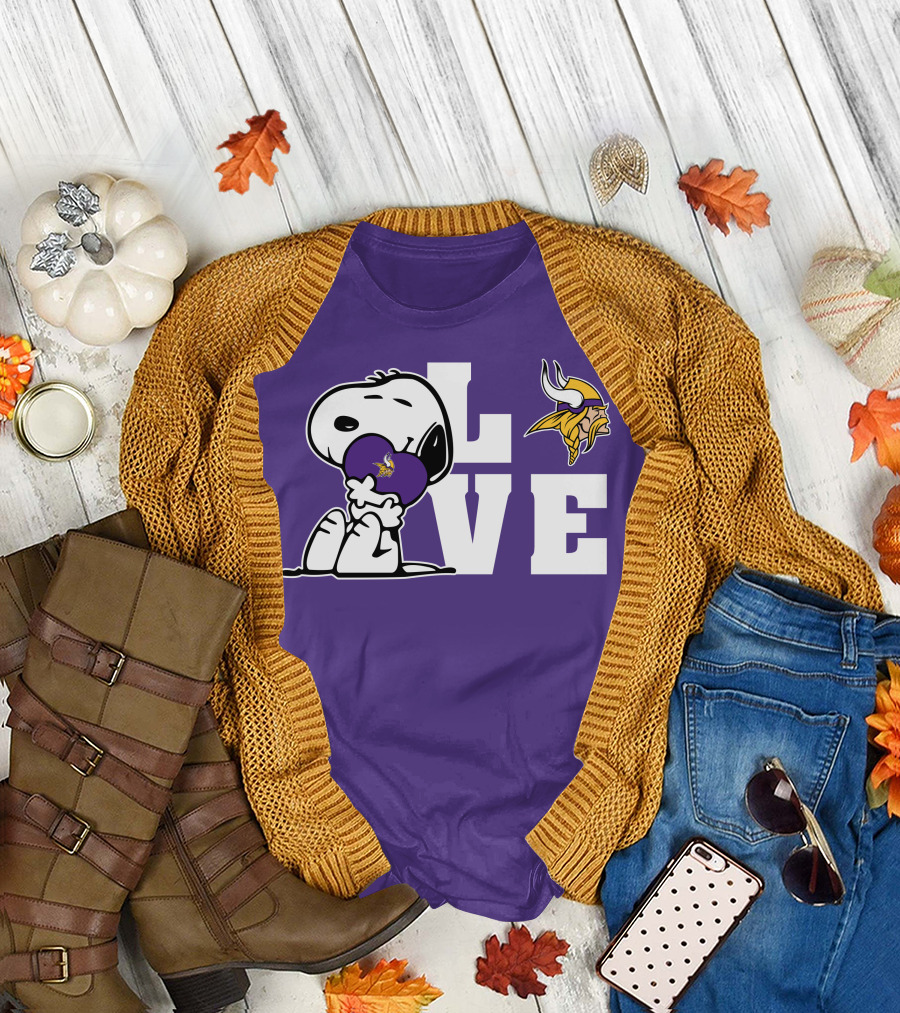 Snoopy Love Minnesota Vikings Logo Heart Hug T-Shirt