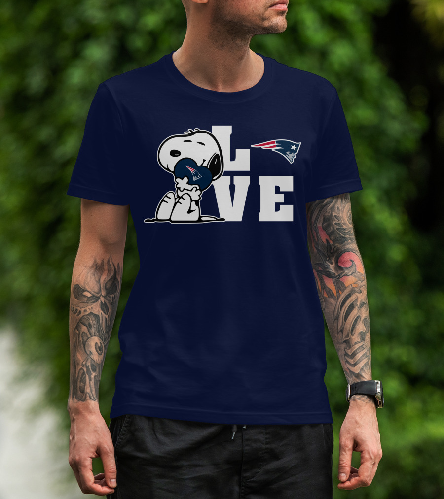 Snoopy Hugging New England Patriots Love T-Shirt
