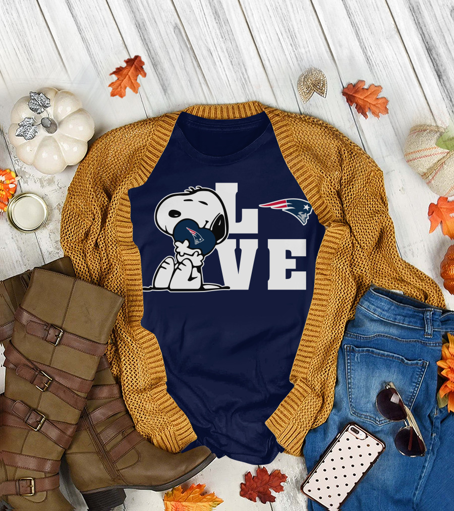 Snoopy Hugging New England Patriots Love T-Shirt