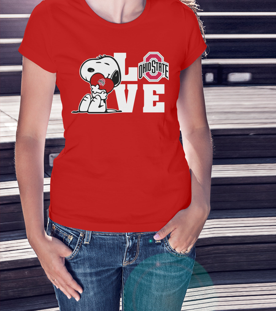 Snoopy Ohio State Buckeyes Love Peanuts Character Holding Heart With Buckeyes T-Shirt