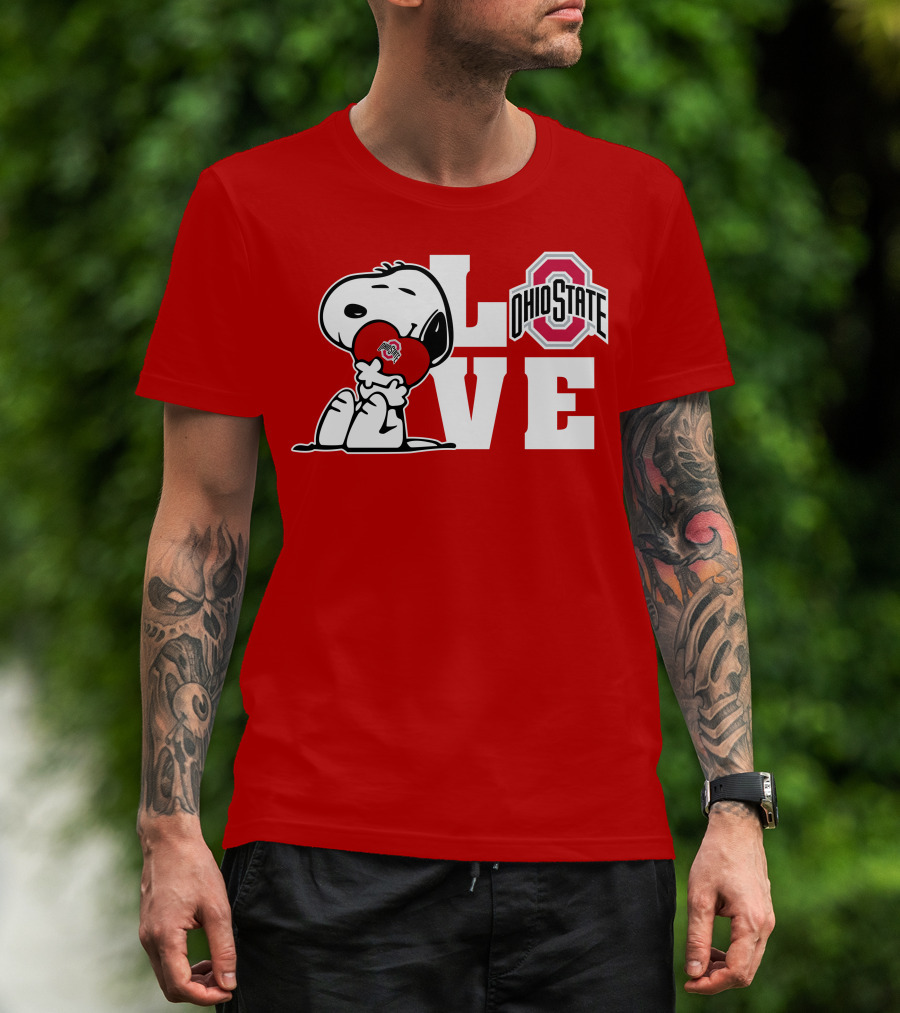 Snoopy Ohio State Buckeyes Love Peanuts Character Holding Heart With Buckeyes T-Shirt