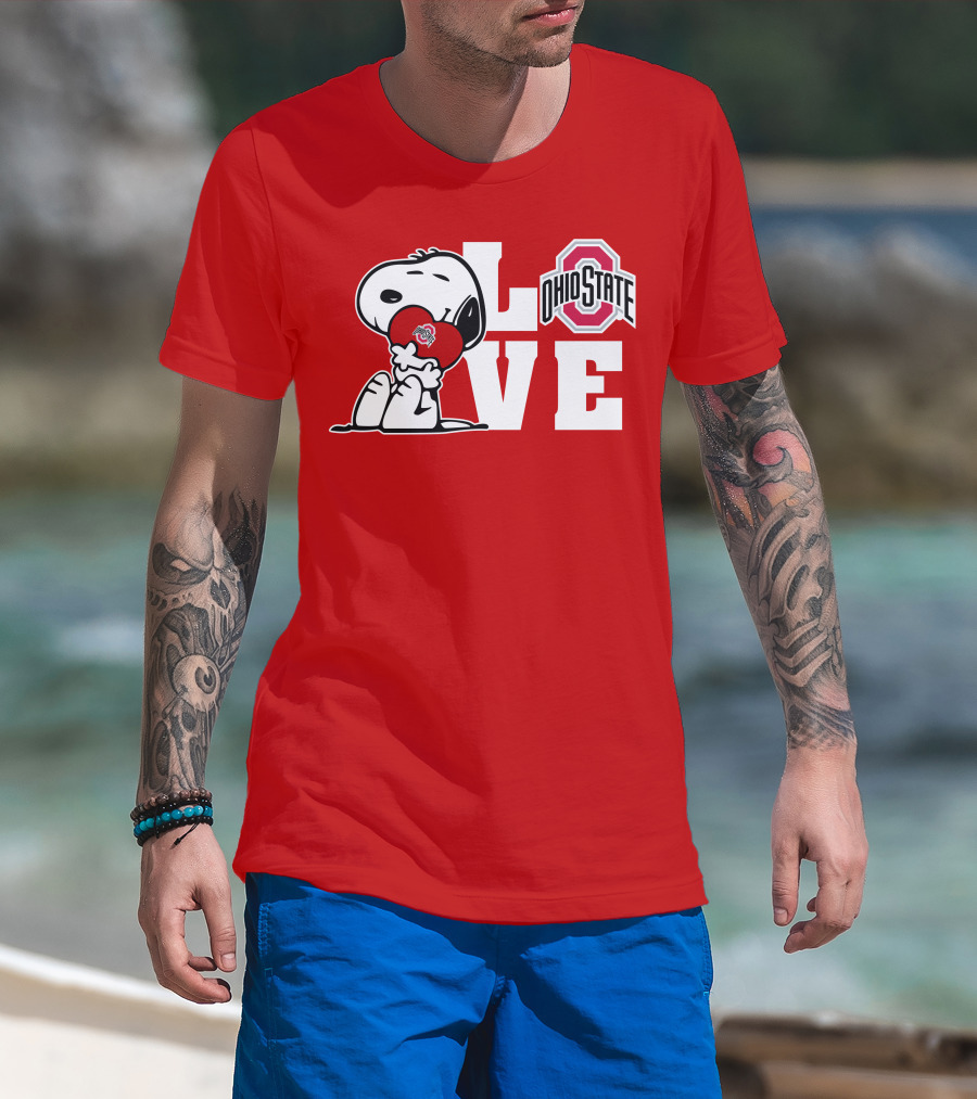 Snoopy Ohio State Buckeyes Love Peanuts Character Holding Heart With Buckeyes T-Shirt