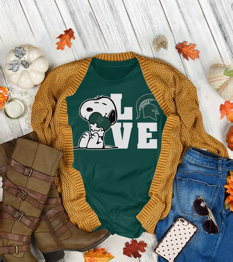 Snoopy Hugging Heart with Michigan State Spartans Helmet LOVE T-Shirt