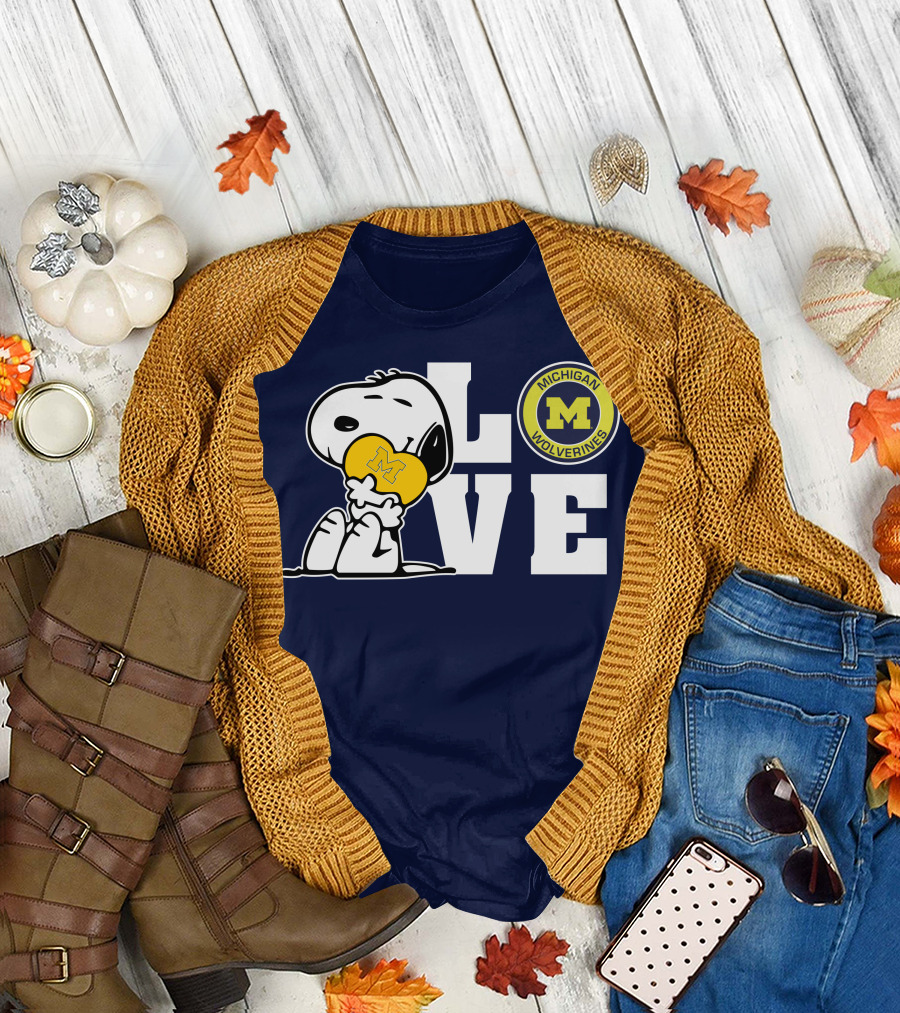 Snoopy Love Michigan Wolverines Peanuts Football T-Shirt