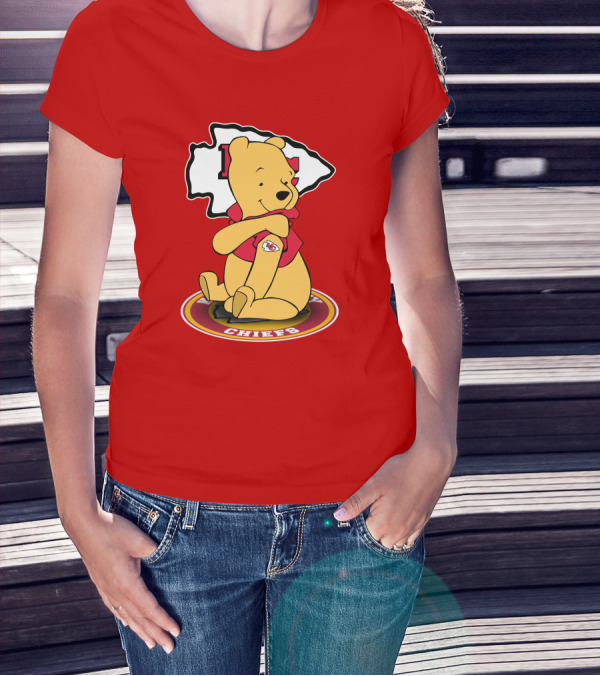 Kansas City Chiefs Winnie The Pooh Sitting On T-Shirt